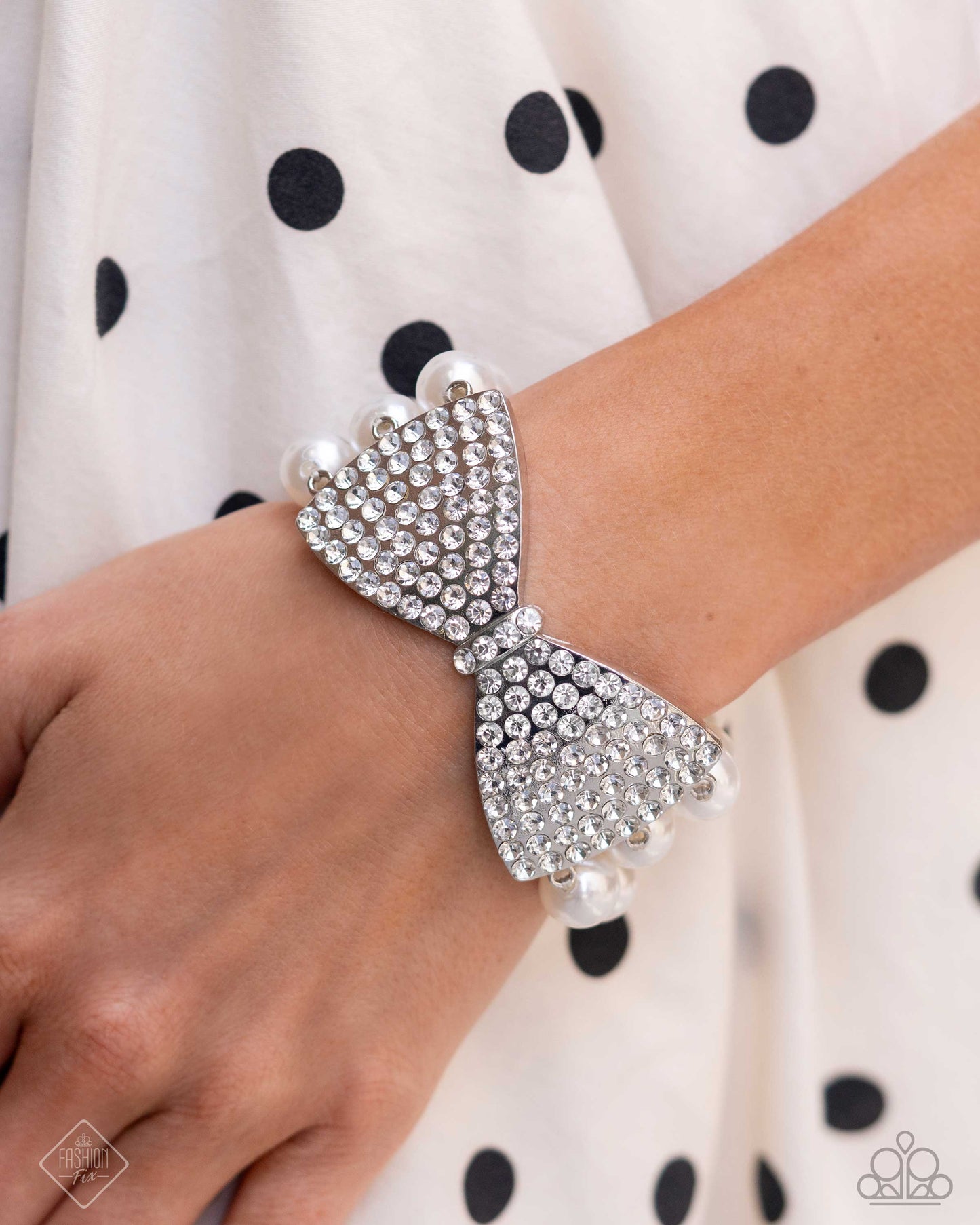 Dashing Demeanor White Bracelet - Fashion Fix