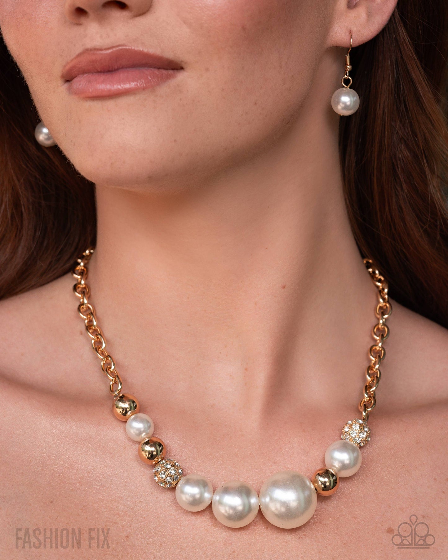 Owning the Room - Gold - November Fashion Fix